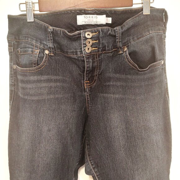 Women's Torrid Demin Stretch Skinny Dark Wash Jeans RN#148862 in Size 14 Reg - Picture 4 of 12